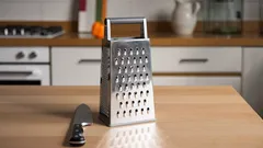 Jak naostrzyć tarkę kuchenną w domu na trzy proste sposoby